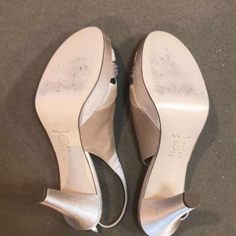 Like New Nina gold satin rhinestone heels - Picture 7 of 8
